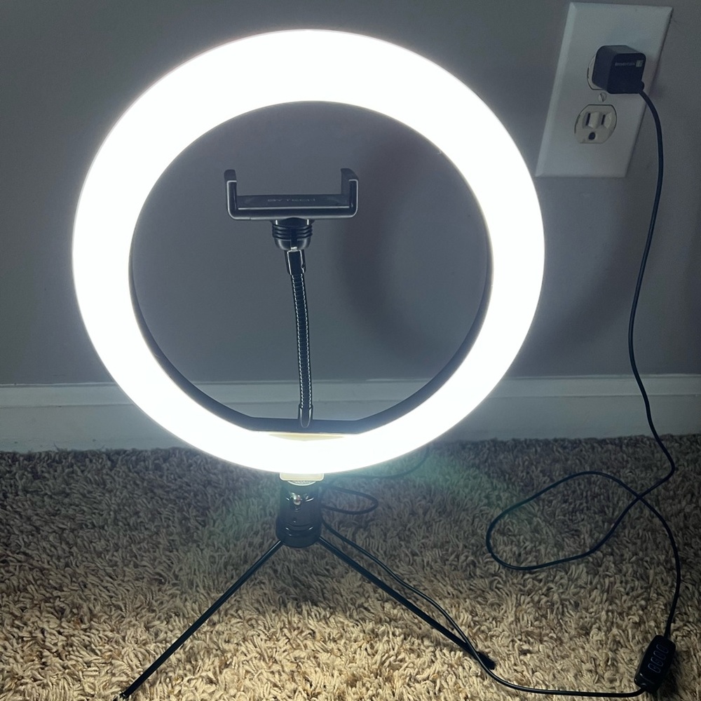 Tripod ring light
